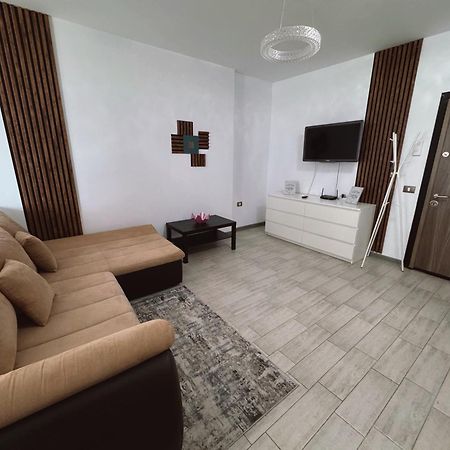 Desiree Beach Apartment Нэводари Экстерьер фото