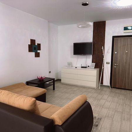 Desiree Beach Apartment Нэводари Экстерьер фото