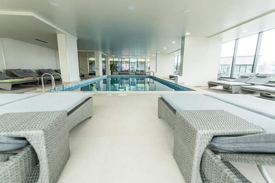 Desiree Beach Apartment Нэводари Экстерьер фото
